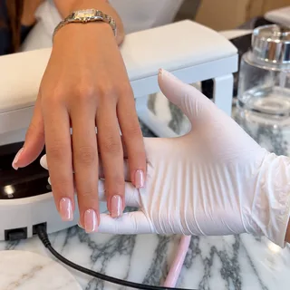 Polka Dot Manicure 